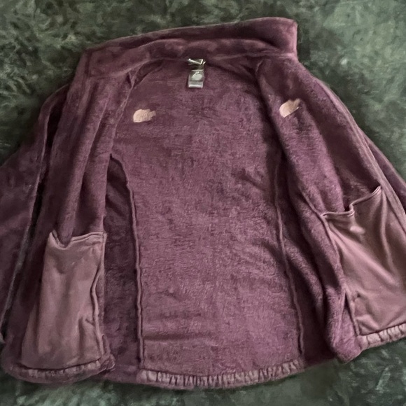 The North Face fuzzy jacket women’s - Picture 5 of 5